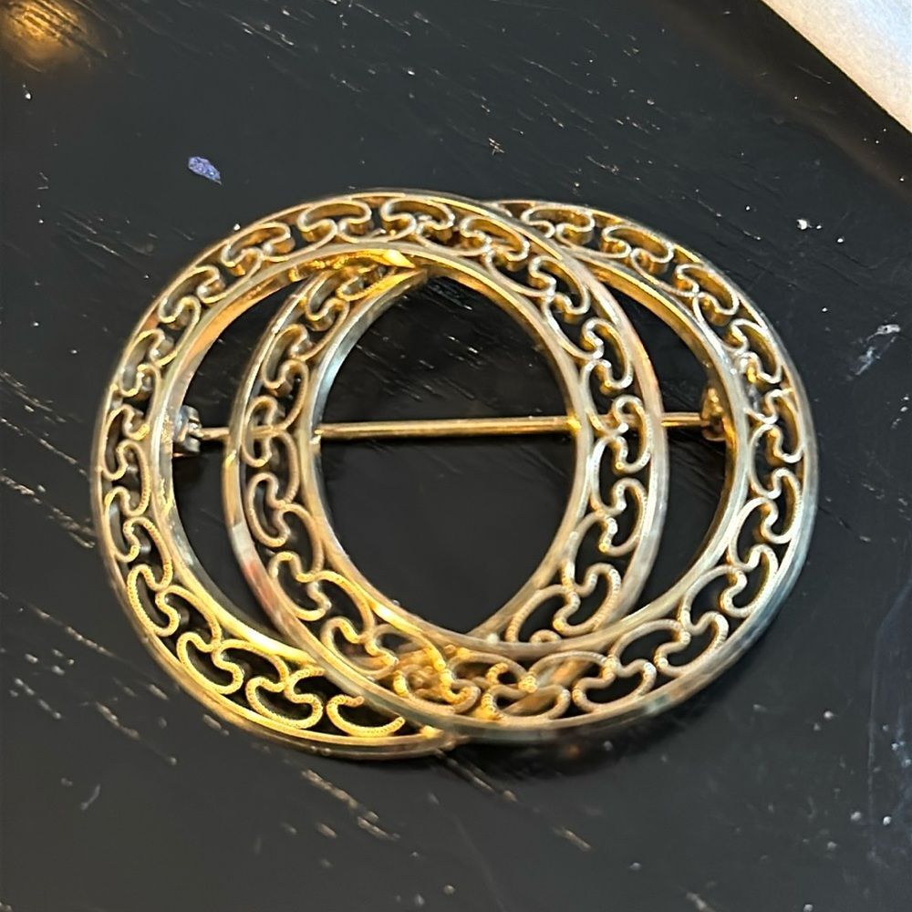 Vintage Brooch -Winard, 12KGF, Gold Filigree Entwined Circles